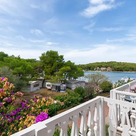 By The Sea - 4309 Pašman